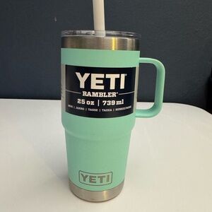 YETI Rambler 25 oz Tumbler - Aqua